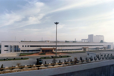1995年5月30日，山推與日本小松株式會社合資成立小松山推工程機械有限公司